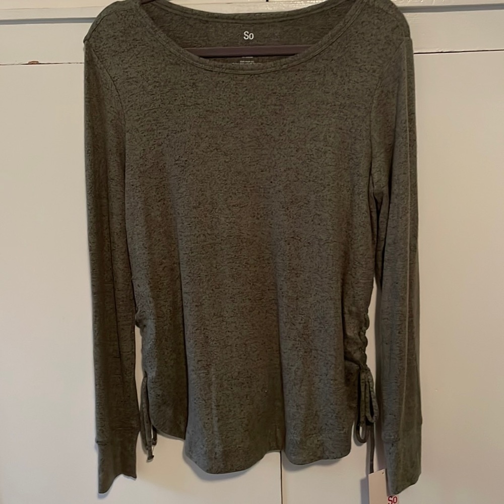 Super soft long sleeve T-shirt with side details.